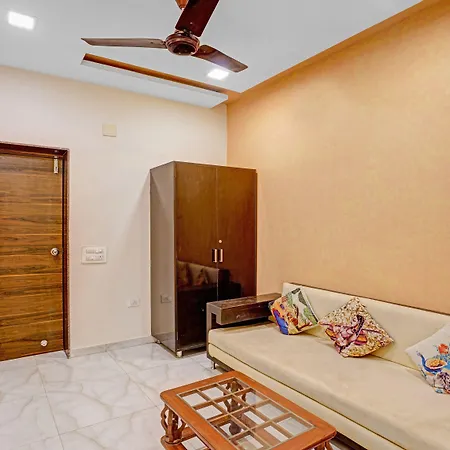 Itsy Hotels Aakash,100 Mts From Sardar Patel Stadium-3