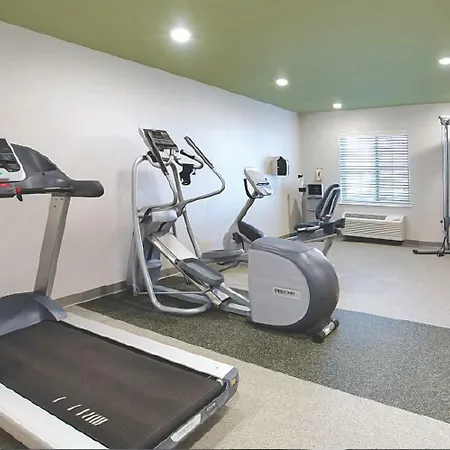 Woodspring Suites Rochester Greece-3