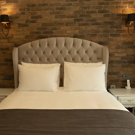 Louis Rooms-3