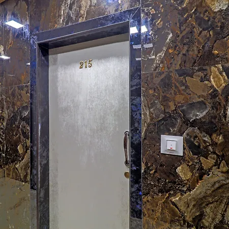 Oyo 72150 Capital Guest House-2