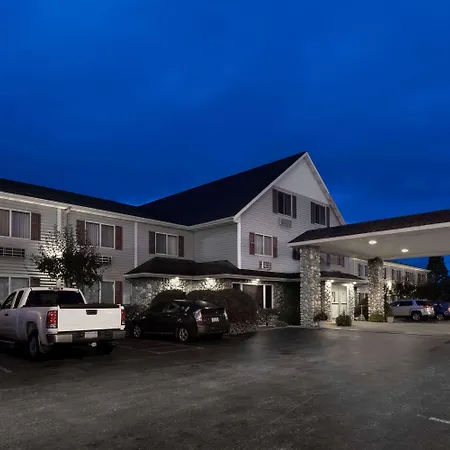 Super 8 By Wyndham St. Ignace-3