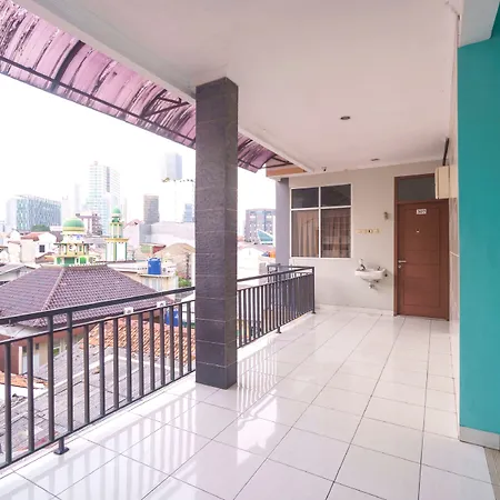 Oyo 93092 Griya Kuningan-2