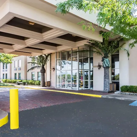 Plaza Inn & Suites-3