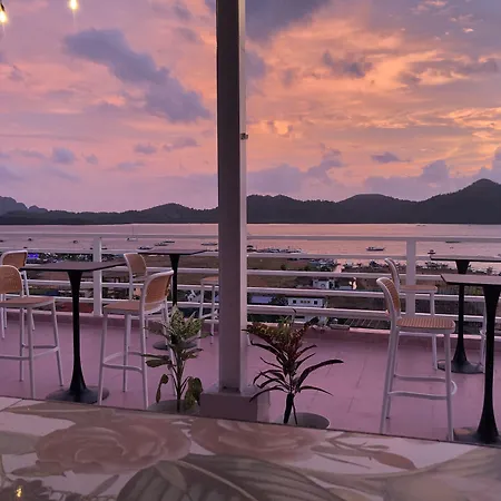 Sunburn Suites And Rooftop Bar-3