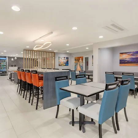 Best Western Plus Cleveland Inn & Suites-3