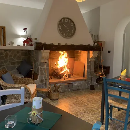 Villa Anna Guesthouse - Salento Airport Stay & Free Parking-2