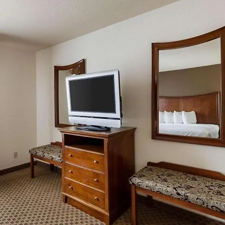 Quality Suites Huntsville Near University-3