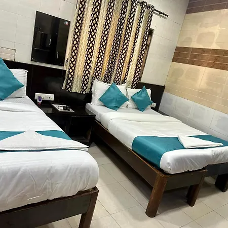 Hotel Metro Plaza Near Barc-3