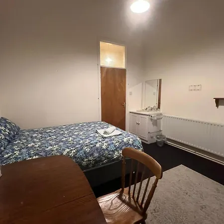 Twin Room At Richmond House Fermoy-3