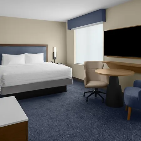 Hampton Inn & Suites By Hilton Long Island Farmingdale-3