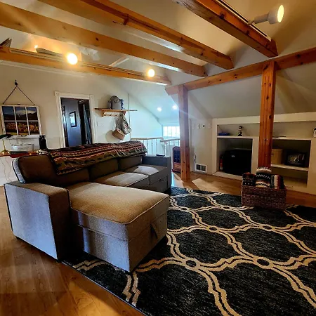 Downen House Bed & Breakfast-3