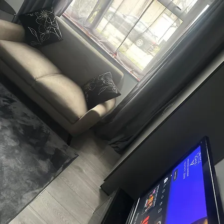 Comfortable Rooms Near Basildon Town Centre-3