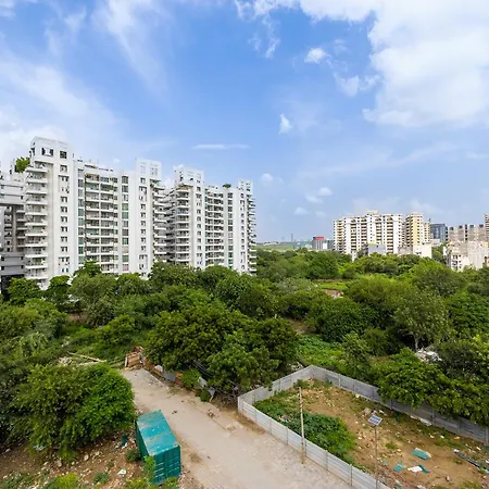 Hotel Exotica Avenue - Business-Friendly Stay, Golf Course Road, Cyberhub, One Horizon Center & Metro-2