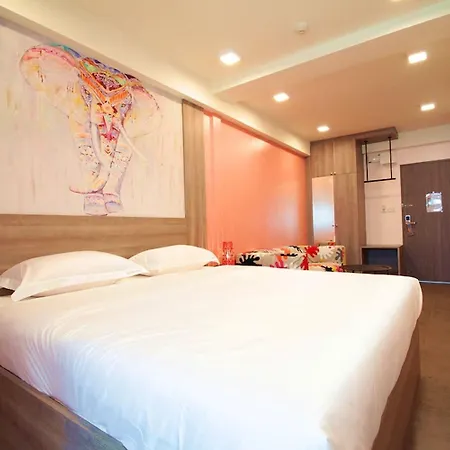 R 17 Living Hotel-2