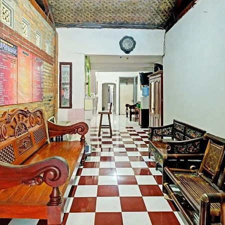 Spot On 91915 Homestay Superman-3