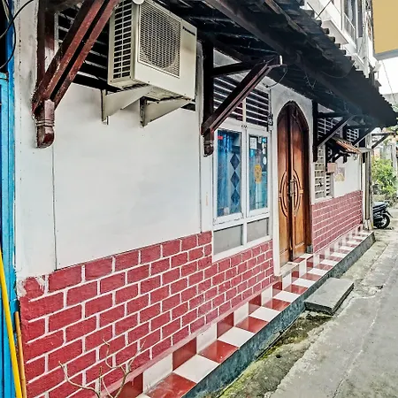 Spot On 91915 Homestay Superman-3