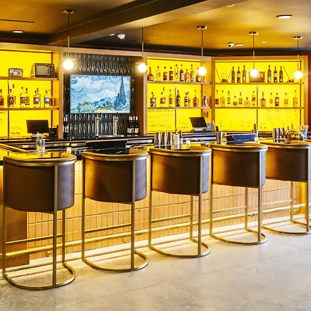 Dew Drop Inn Hotel&Lounge-2