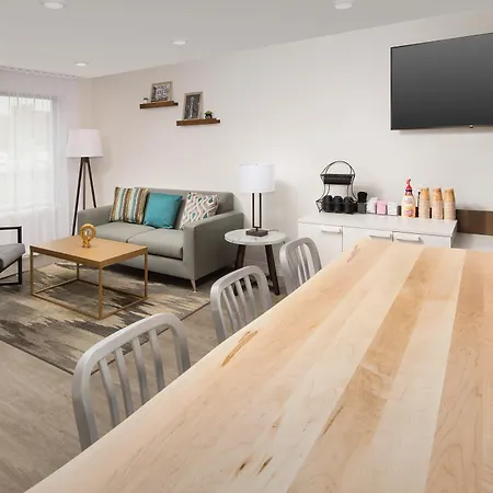 Woodspring Suites Meridian-2