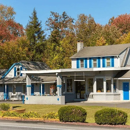 Pocono Night Lodge-3
