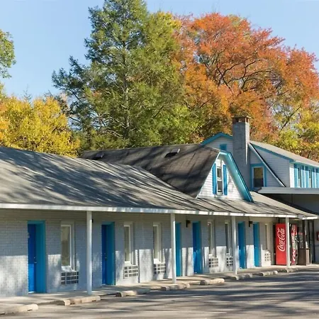 Pocono Night Lodge-2