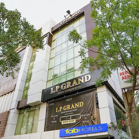 Fabhotel Grand Stay-3