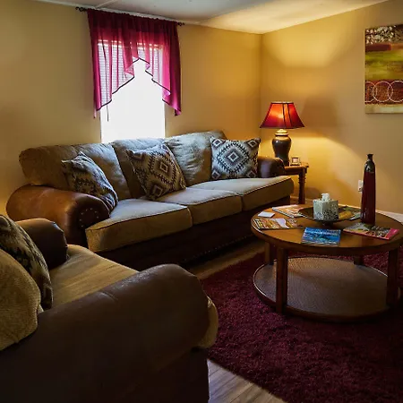 Pleasant Days Lodging Tropical Master Suite-3