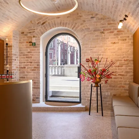 Zlata Ladjica Boutique Hotel-3