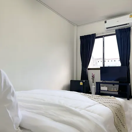 Montana Hotel & Hostel Phuket-2