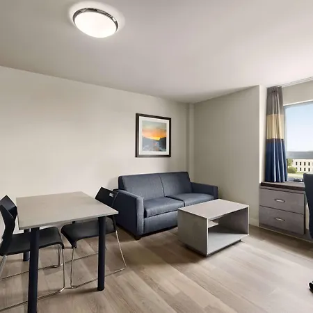 Microtel Inn & Suites Dorval Qc-3