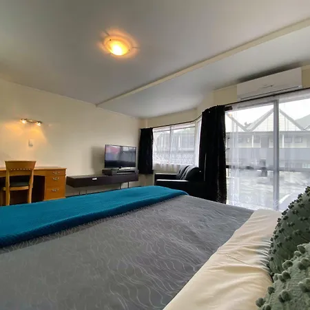 Pembrooke Motor Lodge-2