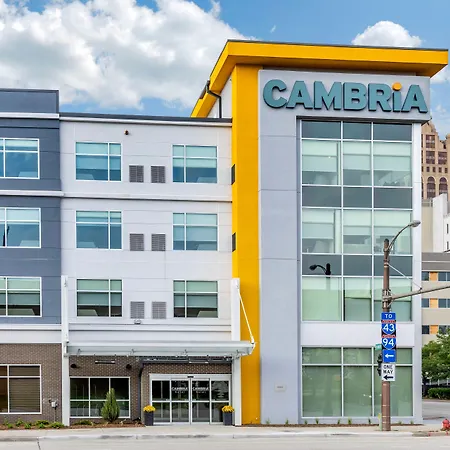 Cambria Hotel Milwaukee Downtown-3