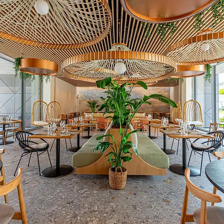 Reed Boutique Hotel & Bistro-3