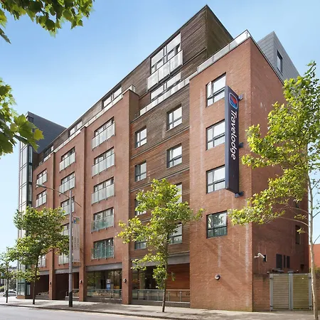 Travelodge Swansea Central-2
