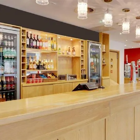 Travelodge Swansea Central-3