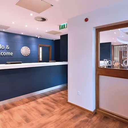 Travelodge Swansea Central-2