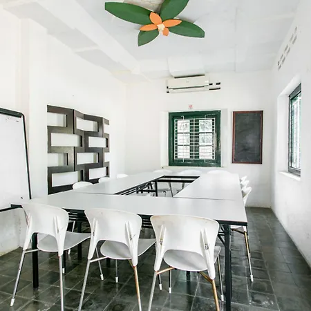 RedDoorz Plus near Taman Sari 2-3