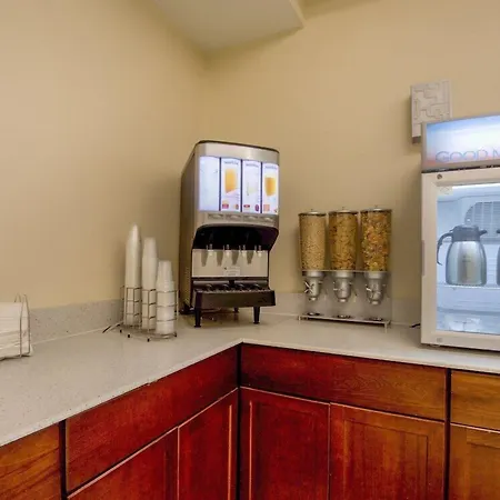 Econo Lodge Forest City-3