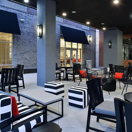 Hampton Inn And Suites Greensboro Downtown-2