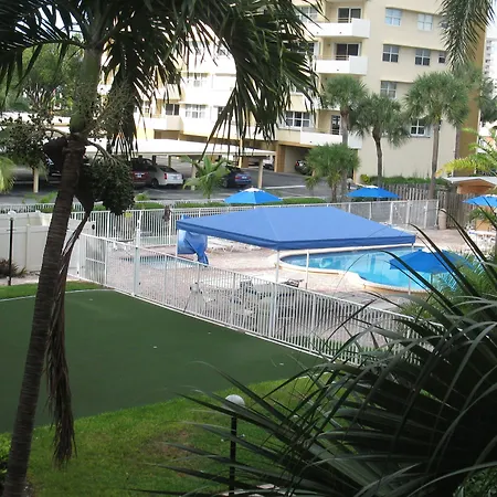 Canada House Pompano Beach-2