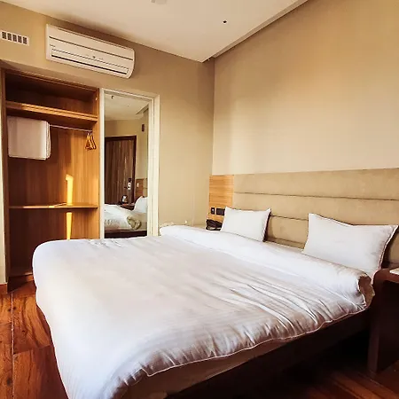 Aura Rooms-3