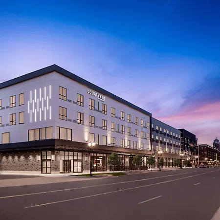 Courtyard By Marriott Lansing Downtown-3