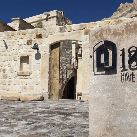 1811 Cave Hotel-3