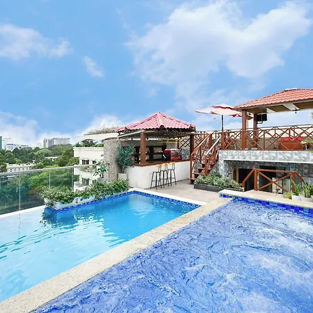 California Saigon Hotel & Rooftop Pool-2