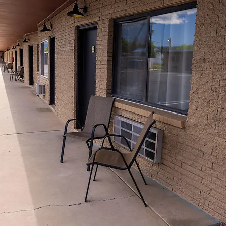 The Golden Spur Hotel-2