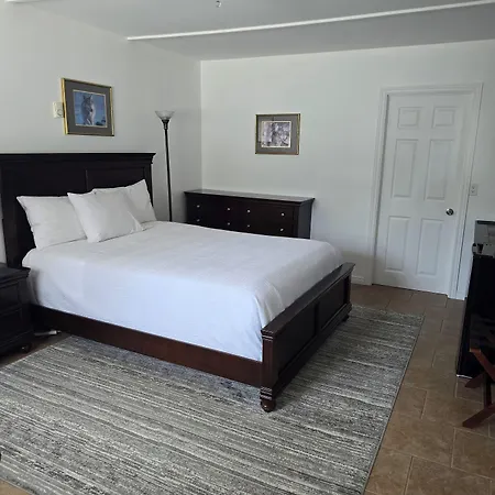White Fang Motel-3