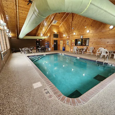 Pine Peaks Lodge And Suites-3