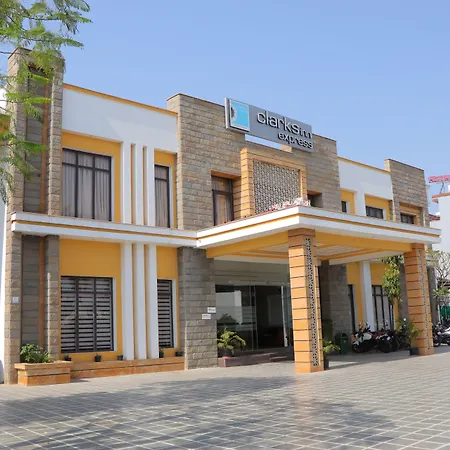 Hotel Clarks Inn Express Bharatpur-3