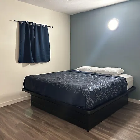 Budget Inn Hollywood-3