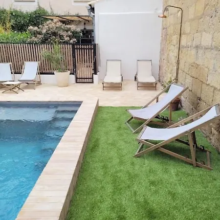 Maison 1634 - Climatisation, piscine, parking, centre ville, petit-dejeuner compris-2