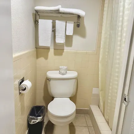 Regency Inn Fresno-3